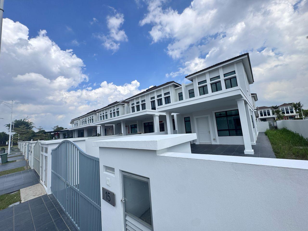 TT250621-005S – Terrace House @ Eco Tropics, Kota Masai (10) blank